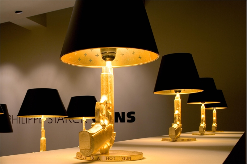 Flos Настольная лампа Guns – Bedside Gun от Flos — в интерьере