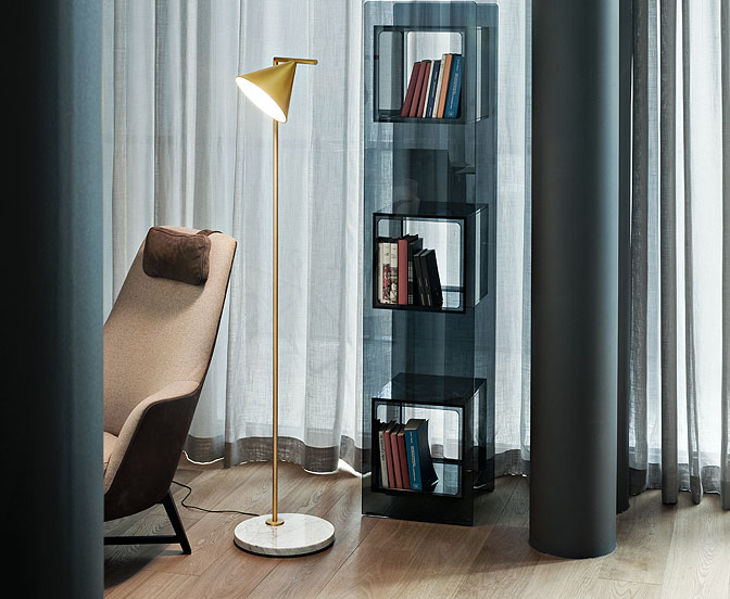 Flos Торшер Captain Flint F1530030 от Flos — в интерьере