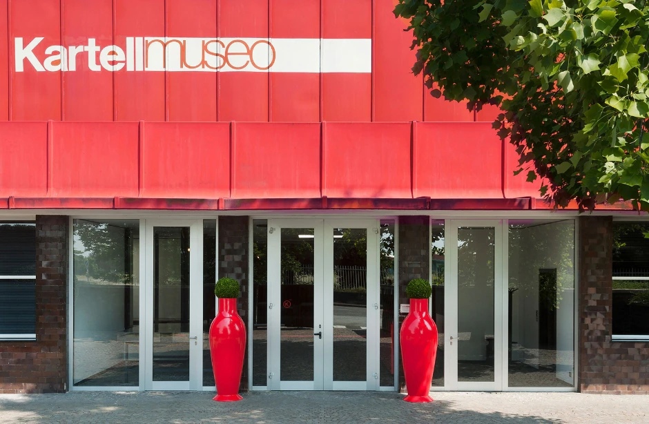 Kartell Ваза Misses Flower Power Red от Kartell — в интерьере