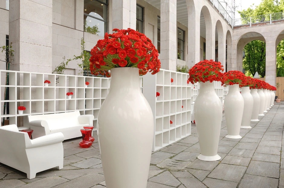 Kartell Ваза Misses Flower Power Red от Kartell — в интерьере
