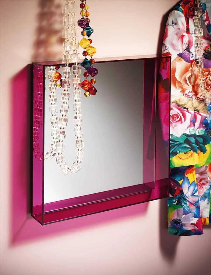 Kartell Зеркало Only Me от Kartell — в интерьере