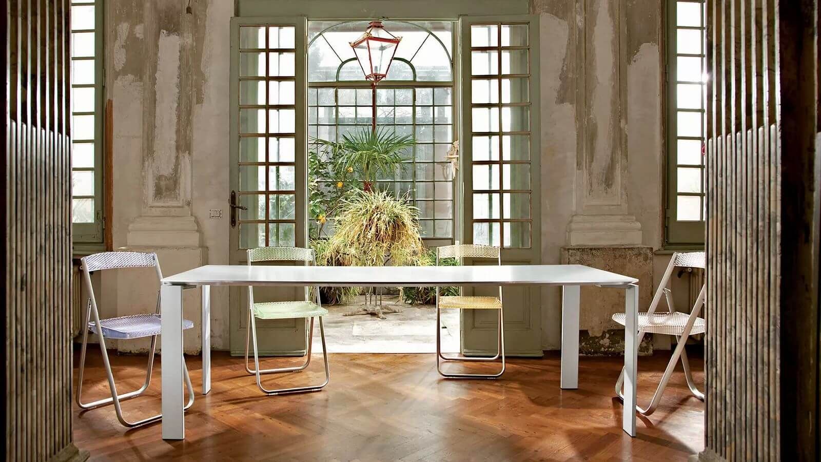 Kartell Стол Four Nature Tundra / Black от Kartell — в интерьере