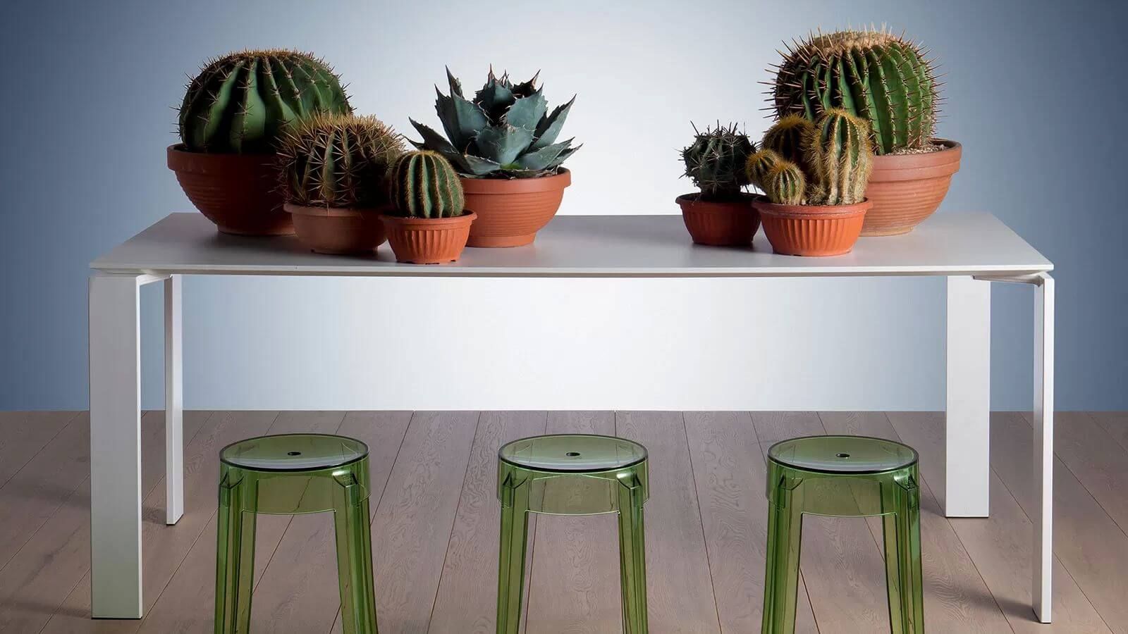 Kartell Стол Four Nature Tundra / Black от Kartell — в интерьере
