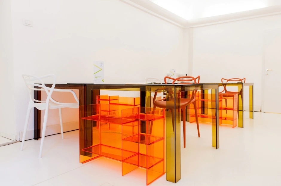 Kartell Стол Invisible от Kartell — в интерьере