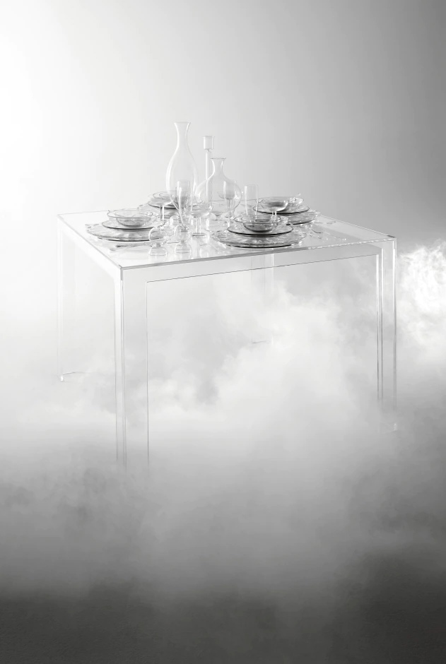 Kartell Стол Invisible от Kartell — в интерьере