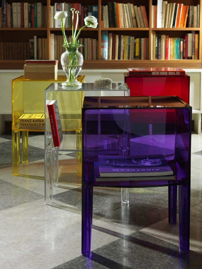 Kartell Журнальный столик Ghost Buster Little Smoke от Kartell — в интерьере