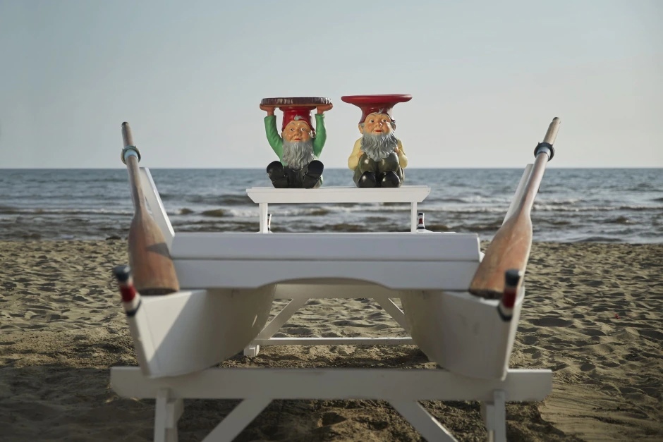 Kartell Журнальный столик Attila от Kartell — в интерьере