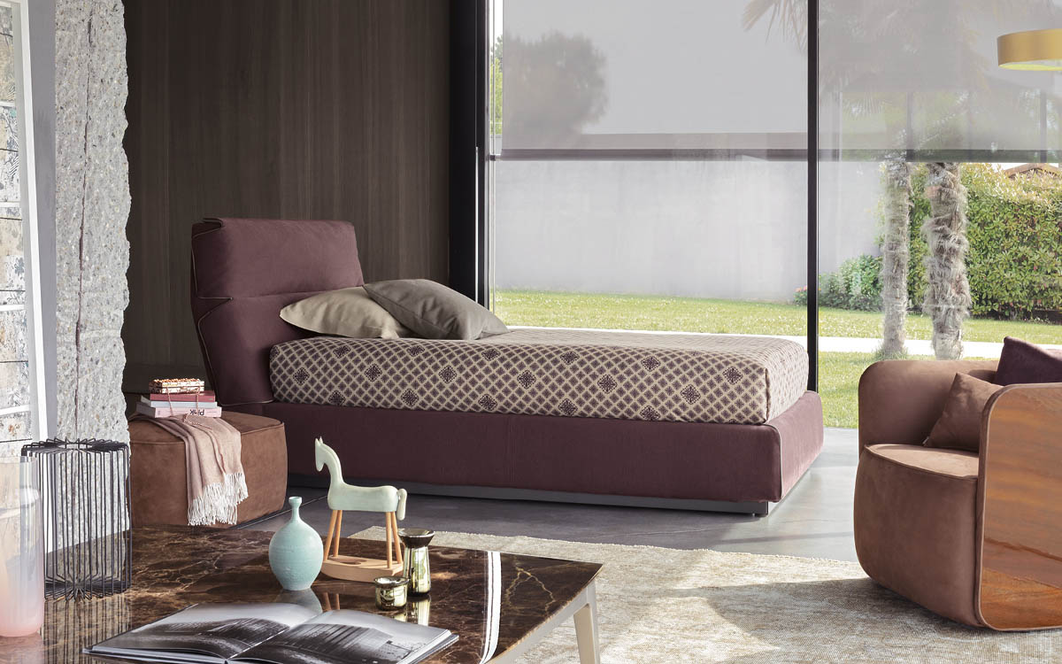 Flou Кровать с мягким изголовьем Gentleman от Flou — в интерьере