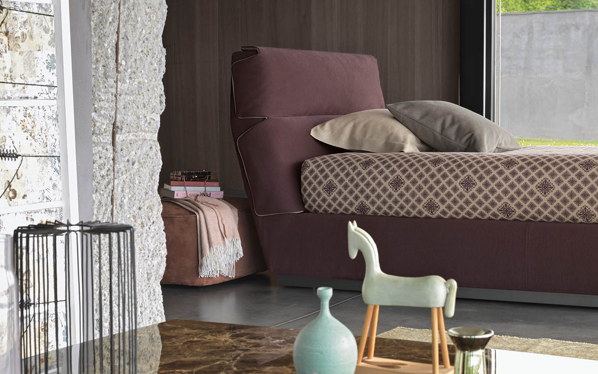Flou Кровать с мягким изголовьем Gentleman от Flou — в интерьере