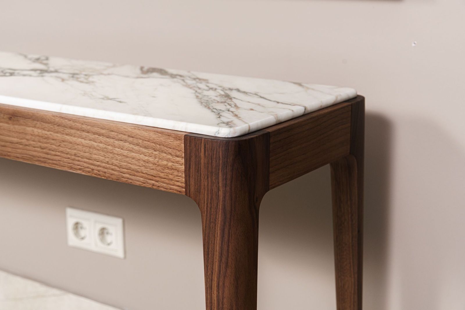Porada Консоль Ziggy 12 noce canaletta/calacatta oro от Porada — в интерьере
