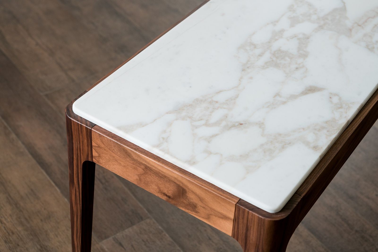 Porada Консоль Ziggy 12 noce canaletta/calacatta oro от Porada — в интерьере