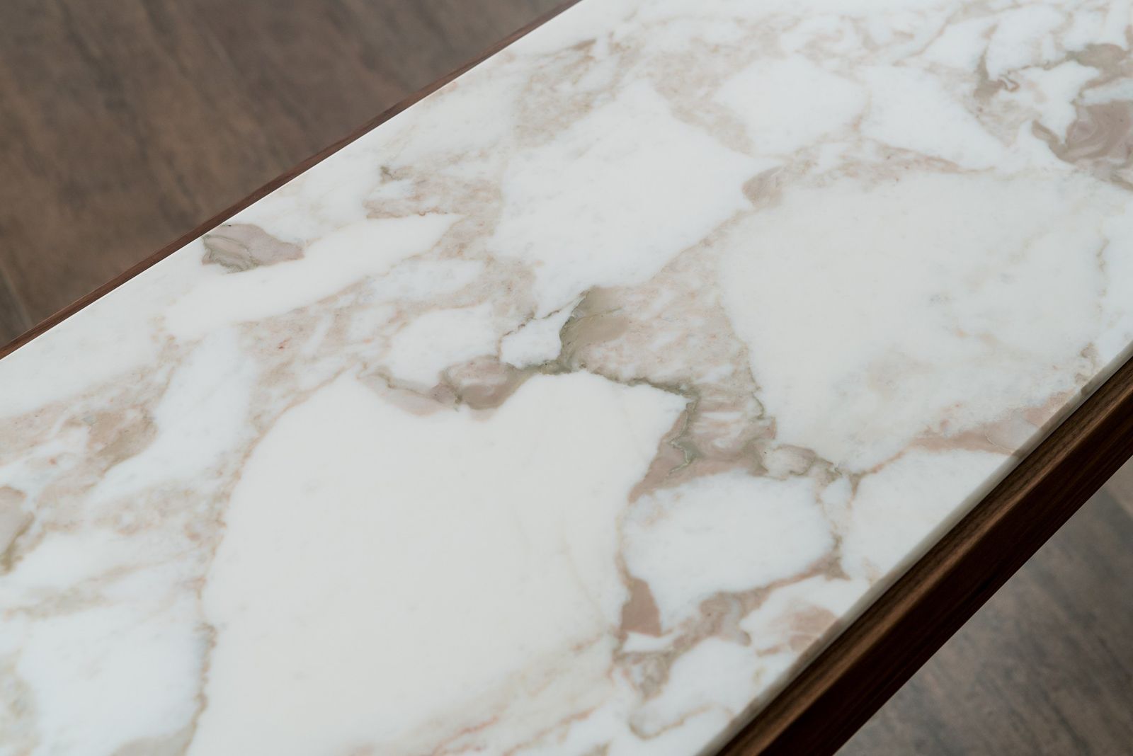 Porada Консоль Ziggy 12 noce canaletta/calacatta oro от Porada — в интерьере