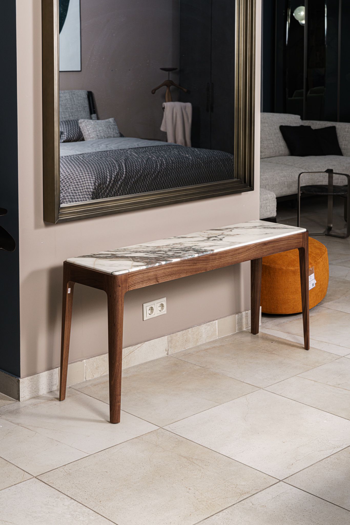 Porada Консоль Ziggy 12 noce canaletta/calacatta oro от Porada — в интерьере