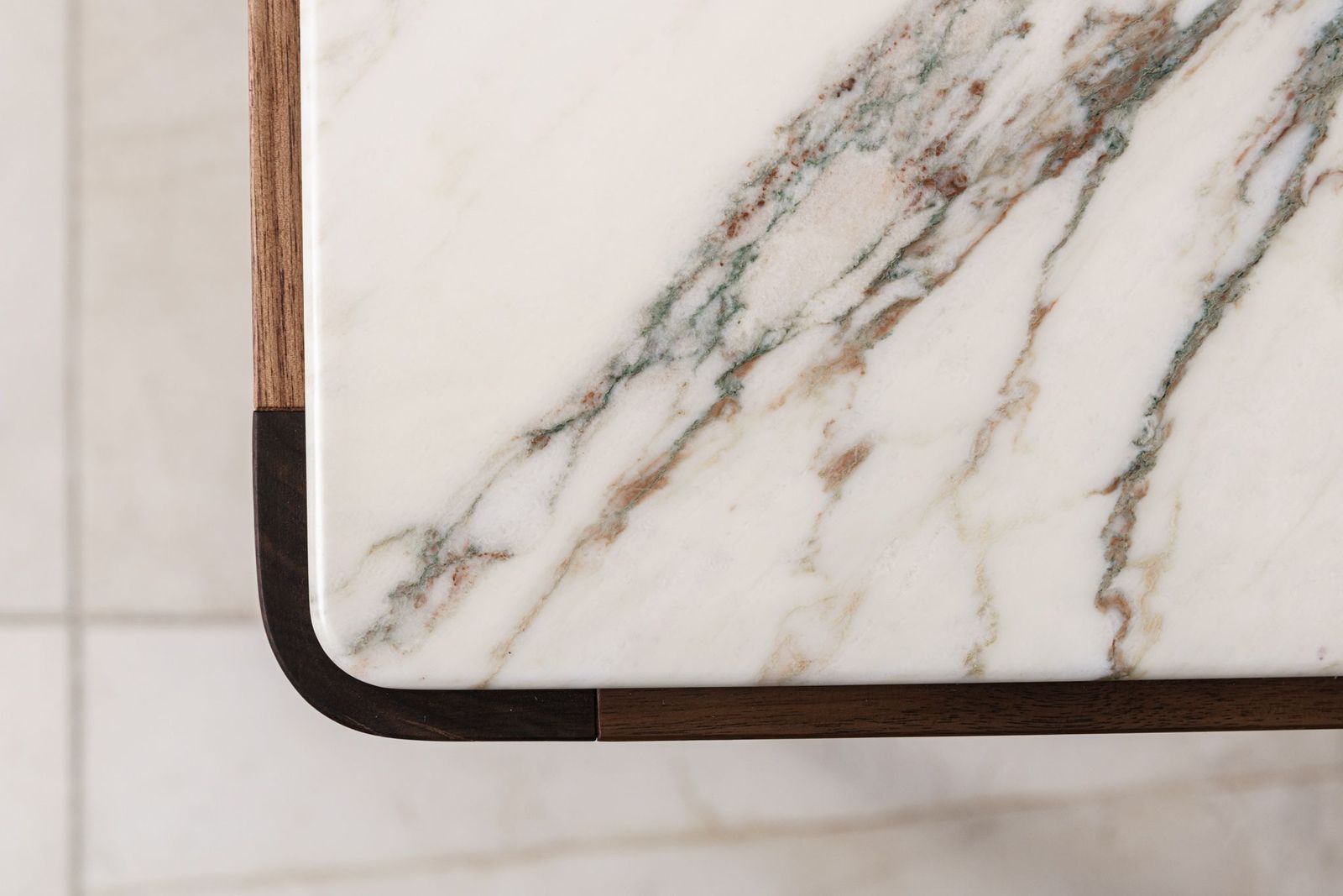Porada Консоль Ziggy 12 noce canaletta/calacatta oro от Porada — в интерьере