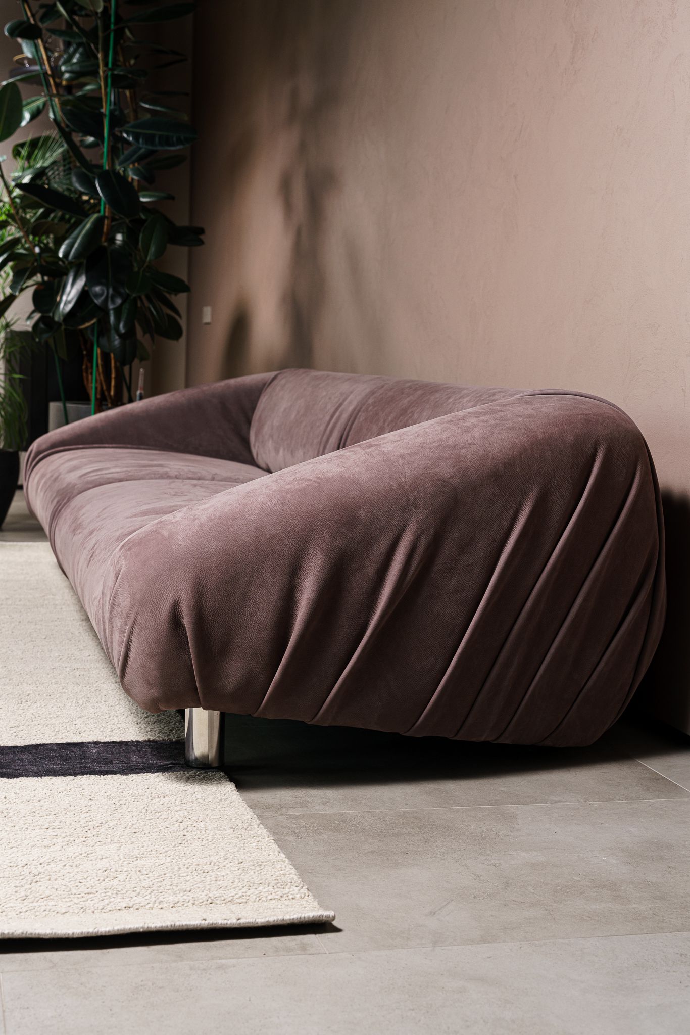 Baxter Диван Fold Nabuck Vintage Rose от Baxter — в интерьере