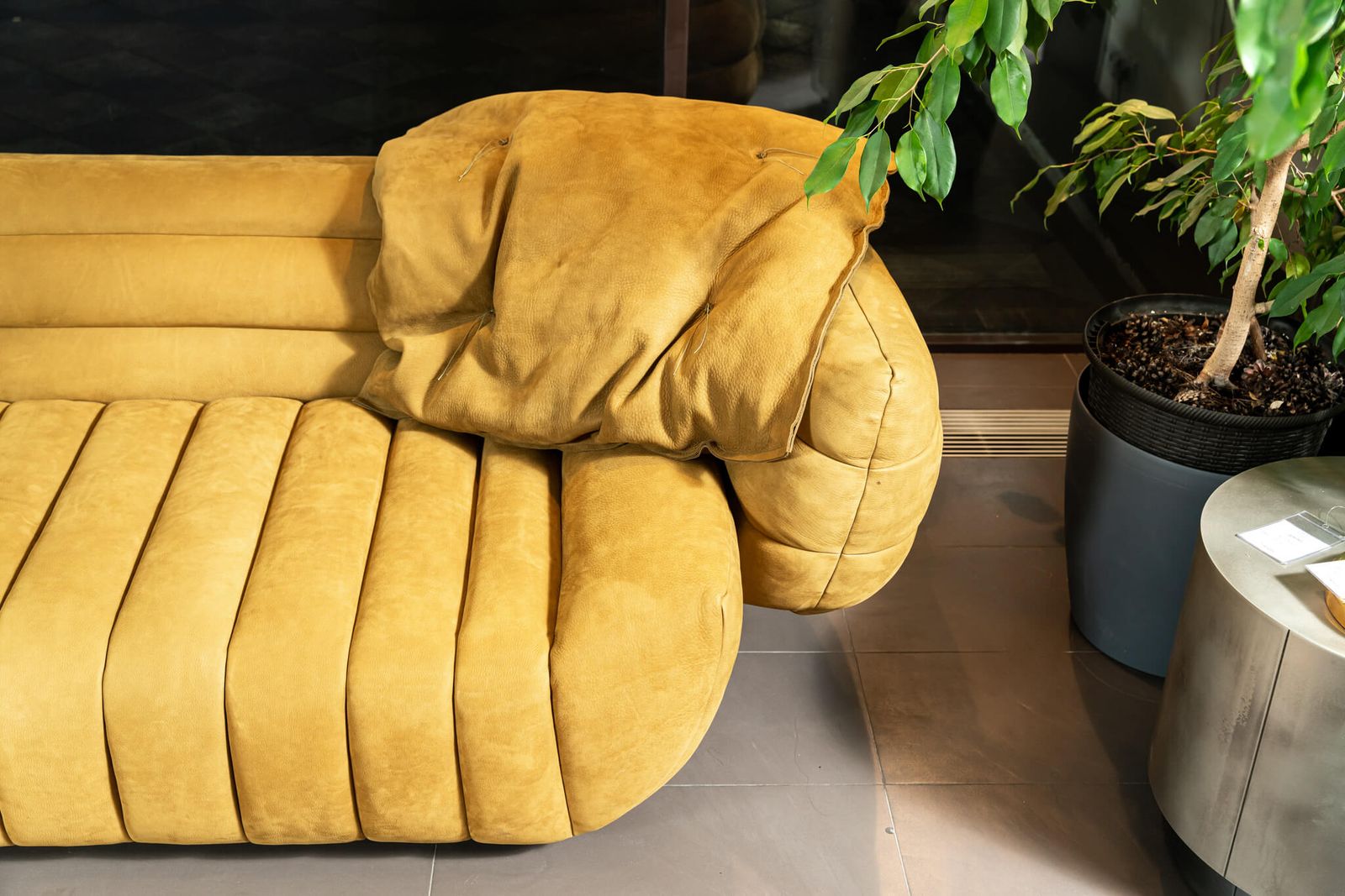 Baxter Диван Tactile Nabuck Kiwi от Baxter — в интерьере