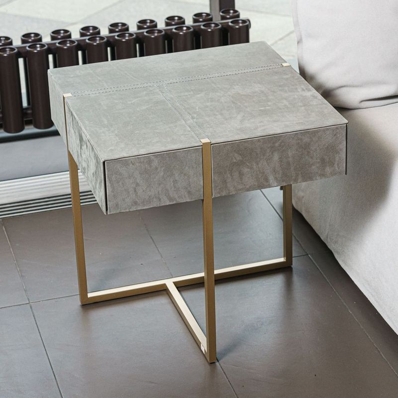 Baxter Прикроватная тумбочка Icaro Mousse Kashmir / Brass Satin от Baxter — в интерьере