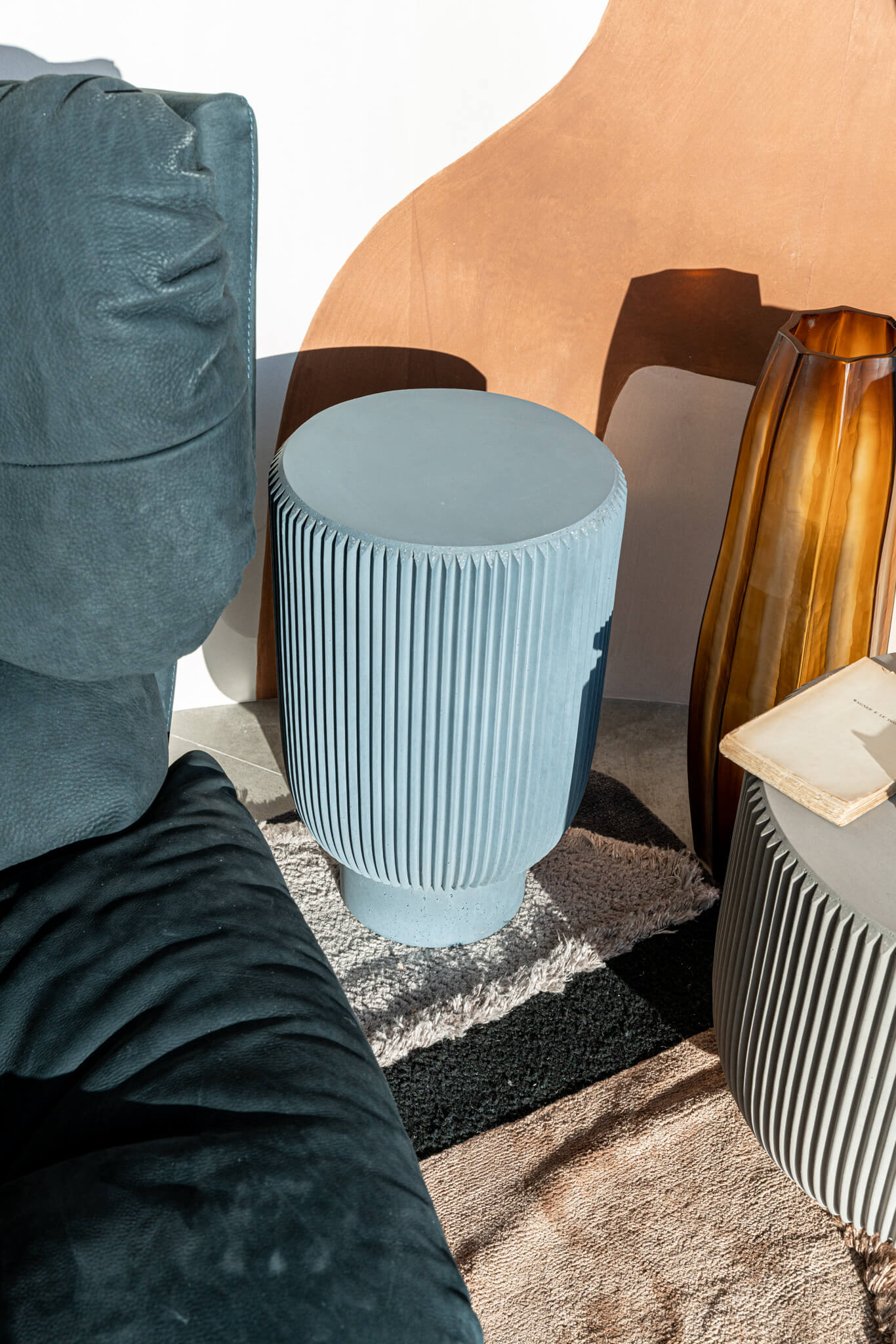Baxter Журнальный столик Juno Cemento Blu 35 от Baxter — в интерьере