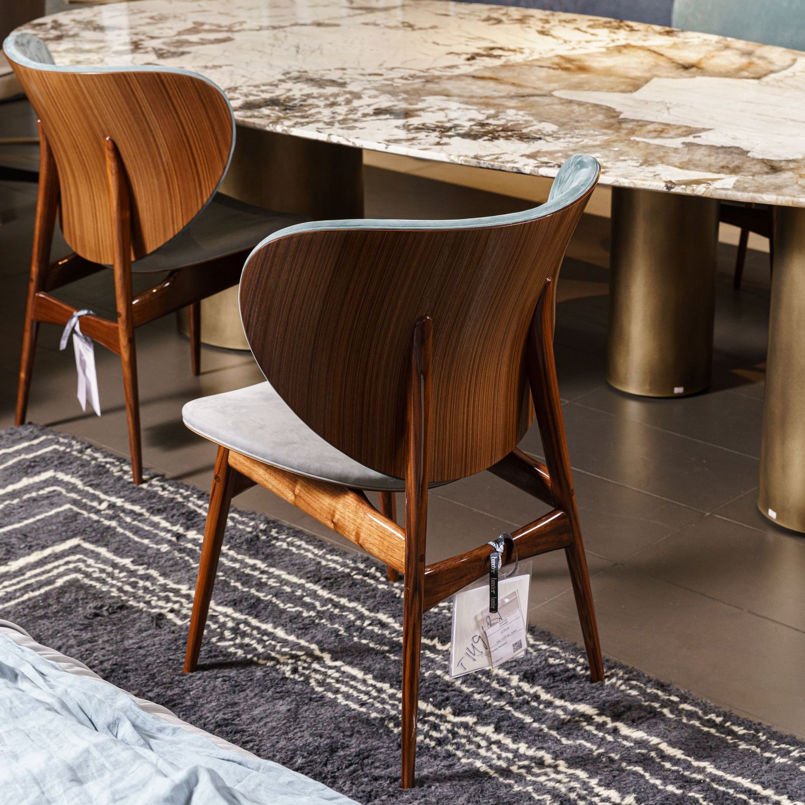 Baxter Стул Alma Walnut Kashmir Ciment/Sucre от Baxter — в интерьере