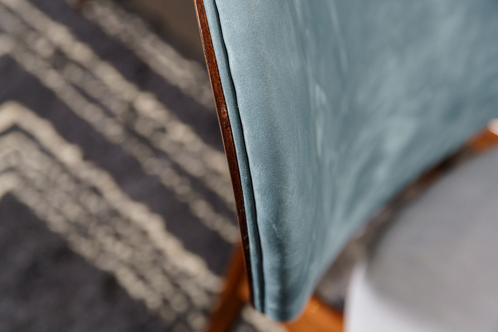 Baxter Стул Alma Walnut Kashmir Ciment/Sucre от Baxter — в интерьере