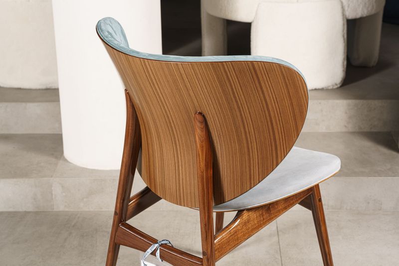 Baxter Стул Alma Walnut Kashmir Ciment/Sucre от Baxter — в интерьере