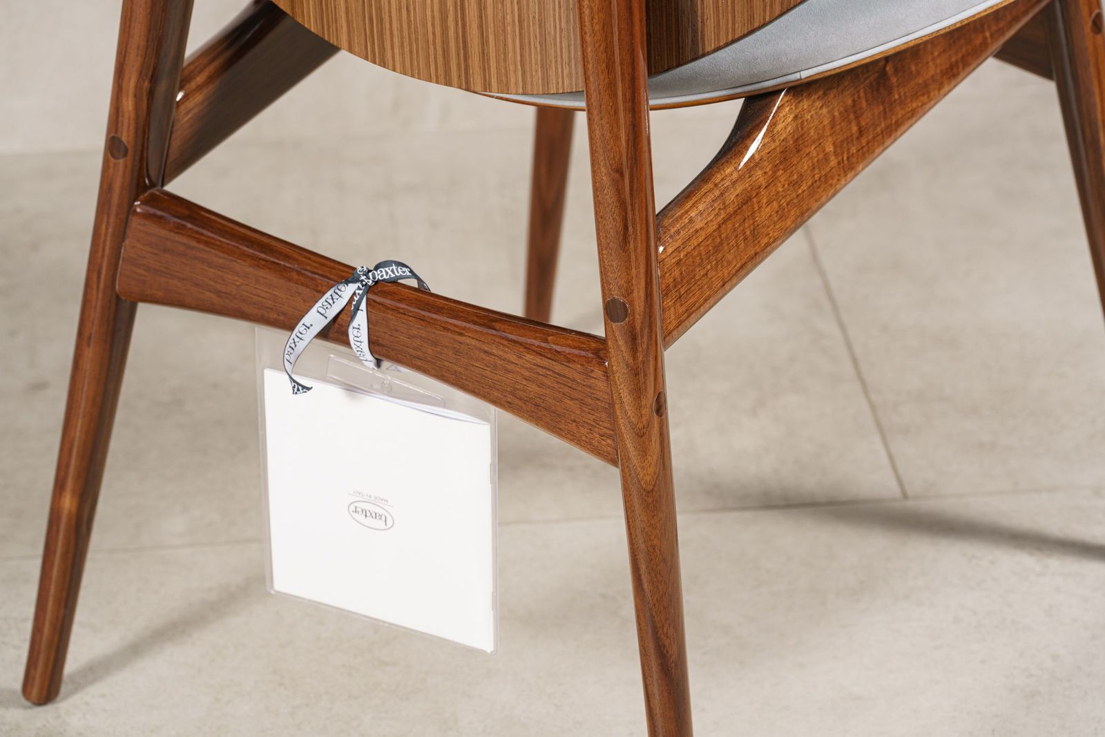 Baxter Стул Alma Walnut Kashmir Ciment/Sucre от Baxter — в интерьере