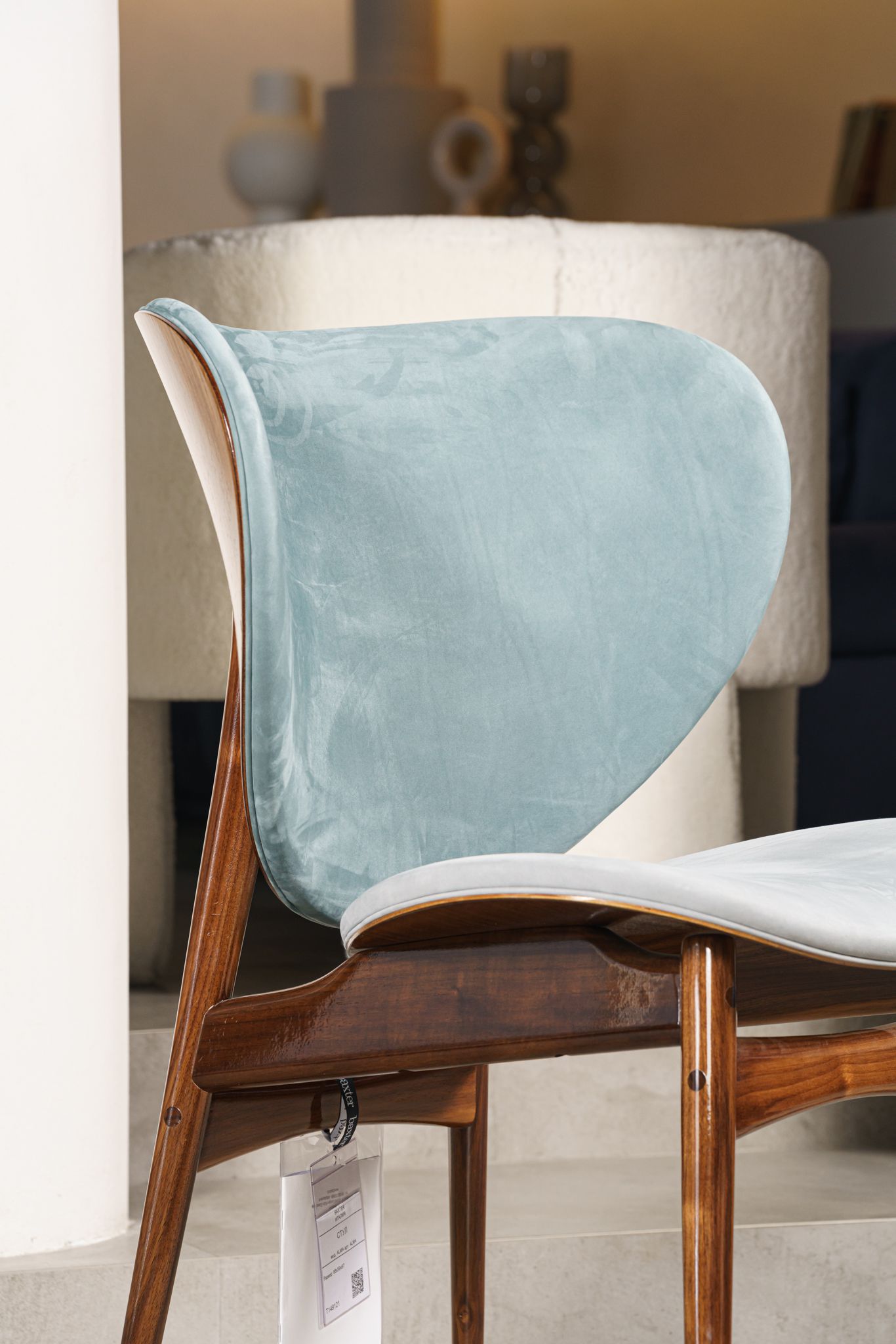 Baxter Стул Alma Walnut Kashmir Ciment/Sucre от Baxter — в интерьере