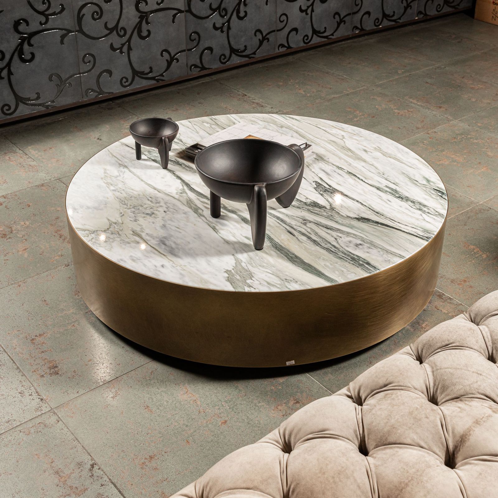 Meridiani Журнальный столик Belt Marble 120 от Meridiani — в интерьере