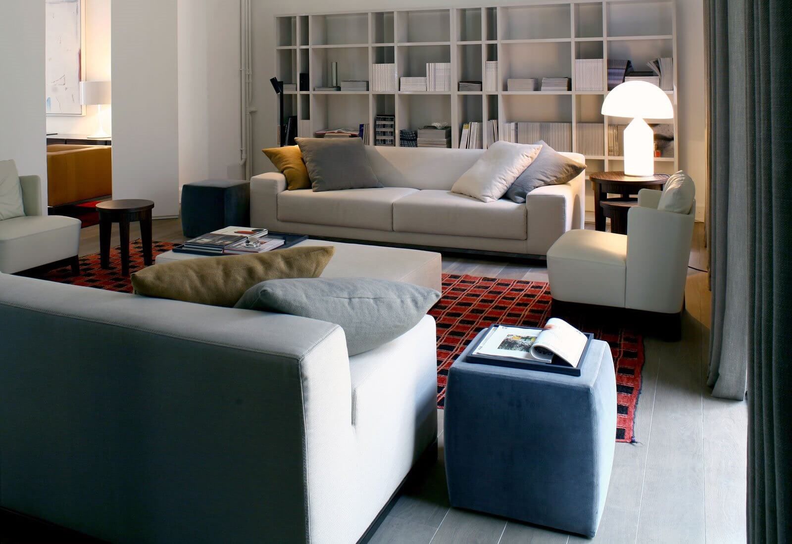 Meridiani Поднос Dean от Meridiani — в интерьере