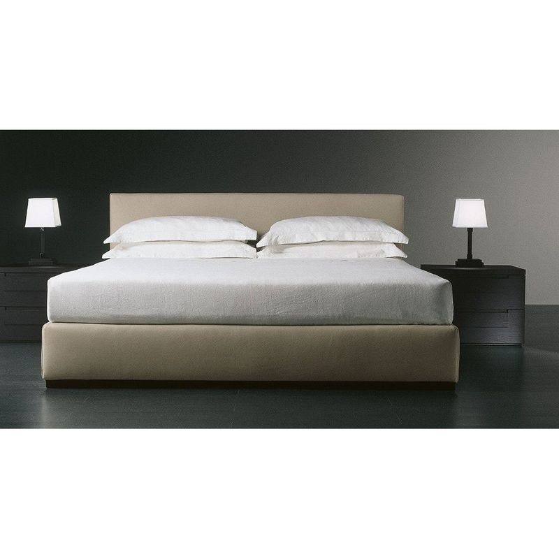 Meridiani Кровать без решетки Stone 200*200 Brema 05 от Meridiani