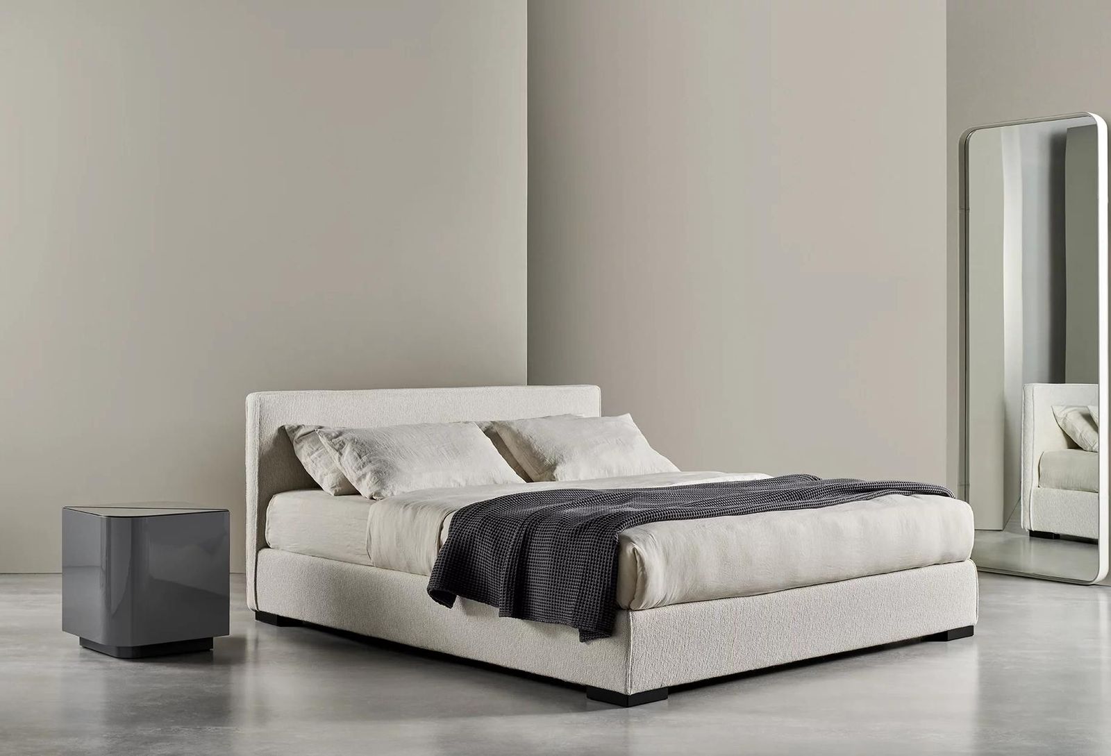 Meridiani Кровать без решетки Stone 200*200 Brema 05 от Meridiani — в интерьере
