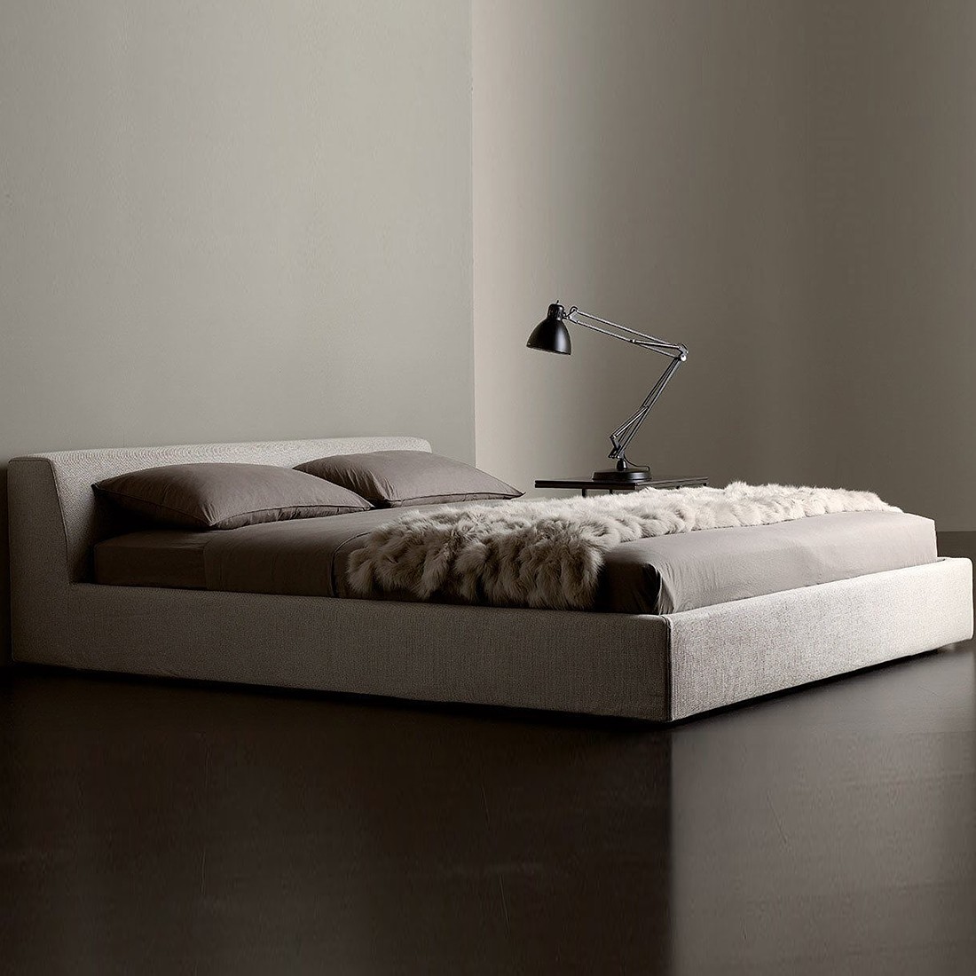 Meridiani Кровать Louis от Meridiani — в интерьере
