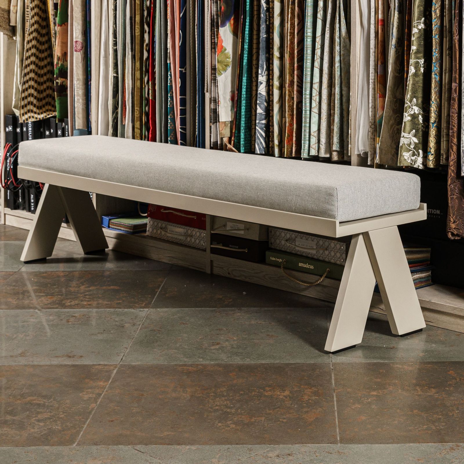 Meridiani Уличная скамья Joi Bench от Meridiani — в интерьере