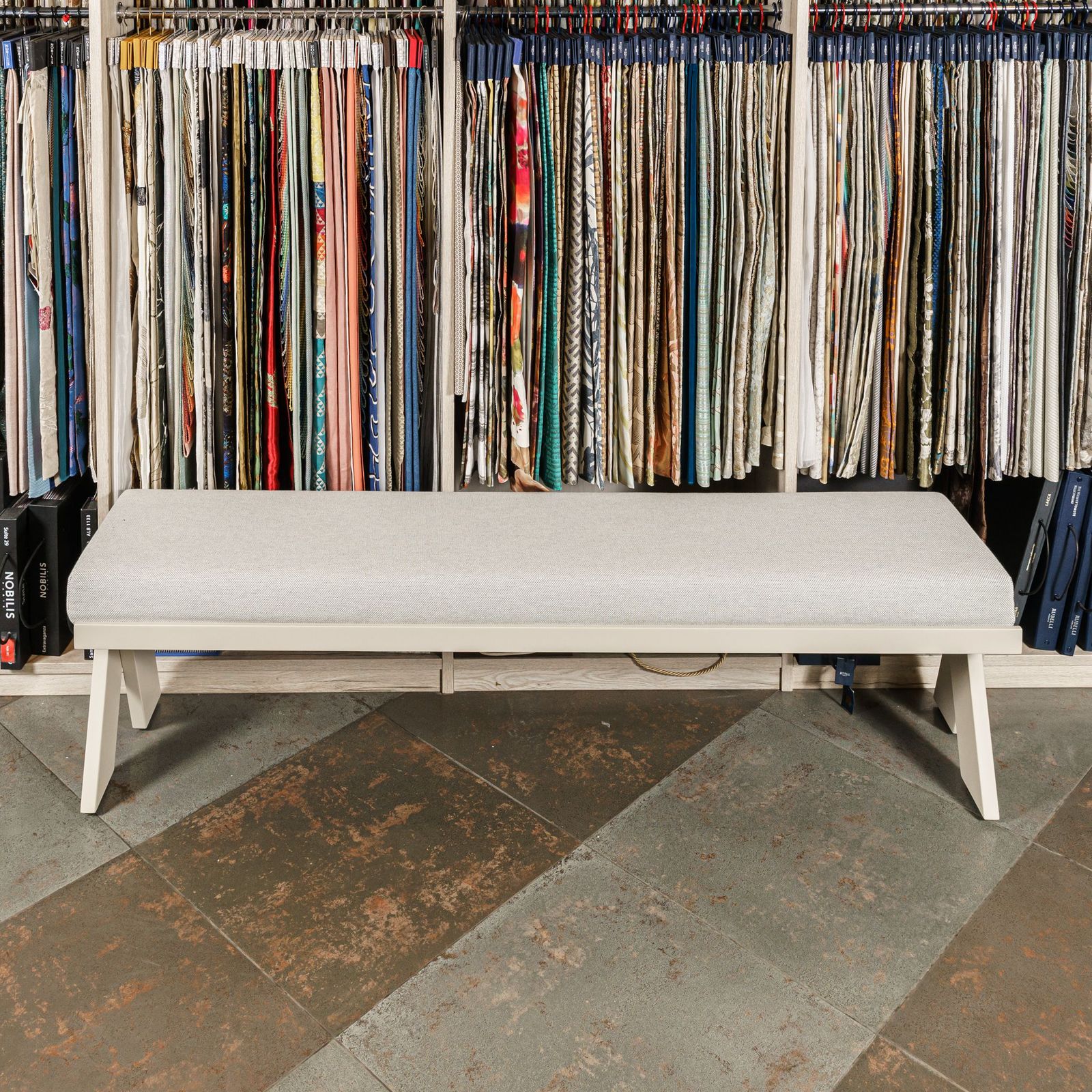 Meridiani Уличная скамья Joi Bench от Meridiani — в интерьере