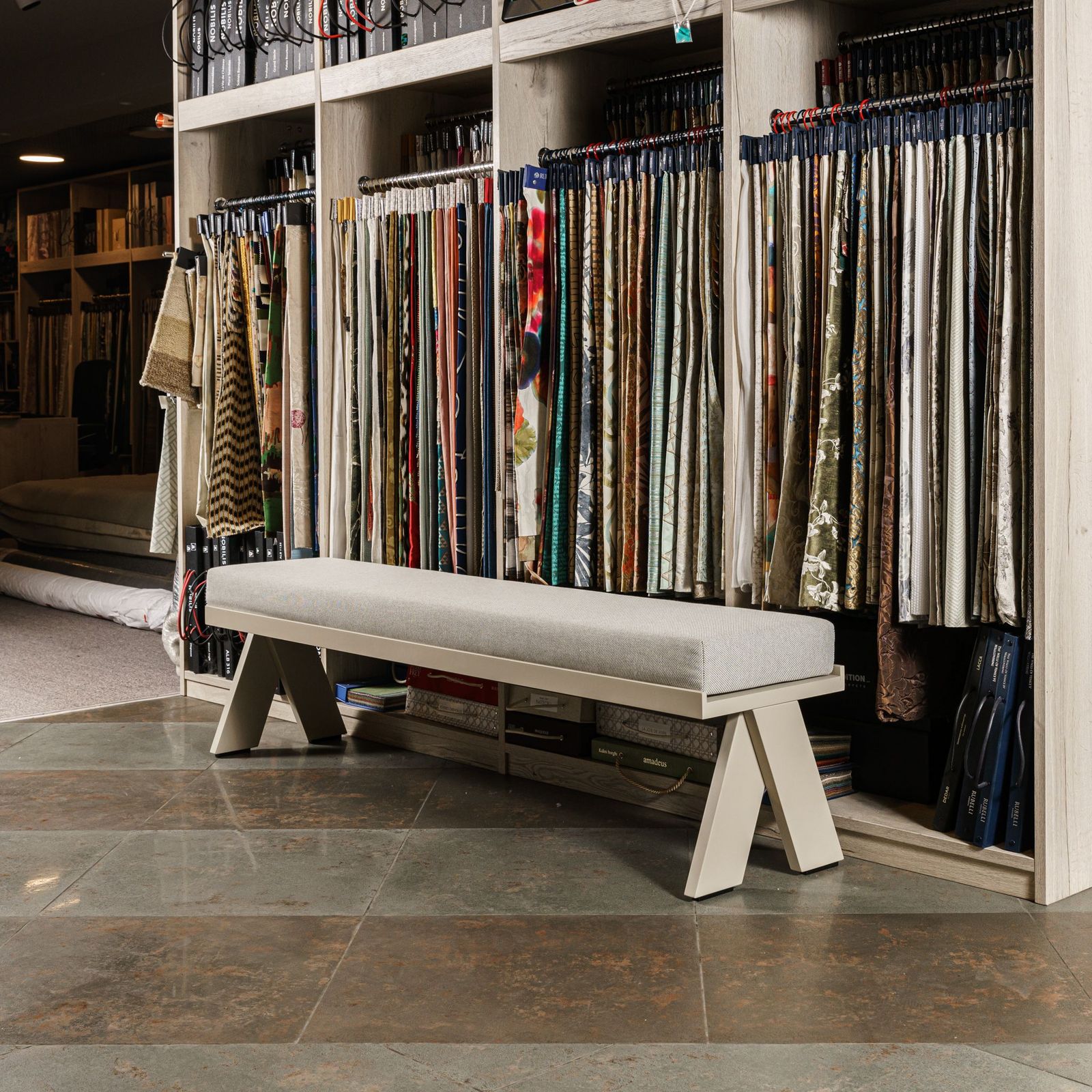 Meridiani Уличная скамья Joi Bench от Meridiani — в интерьере