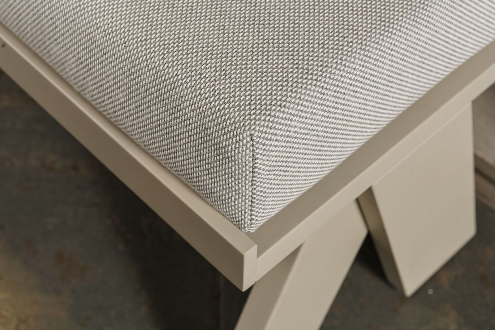 Meridiani Уличная скамья Joi Bench от Meridiani — в интерьере