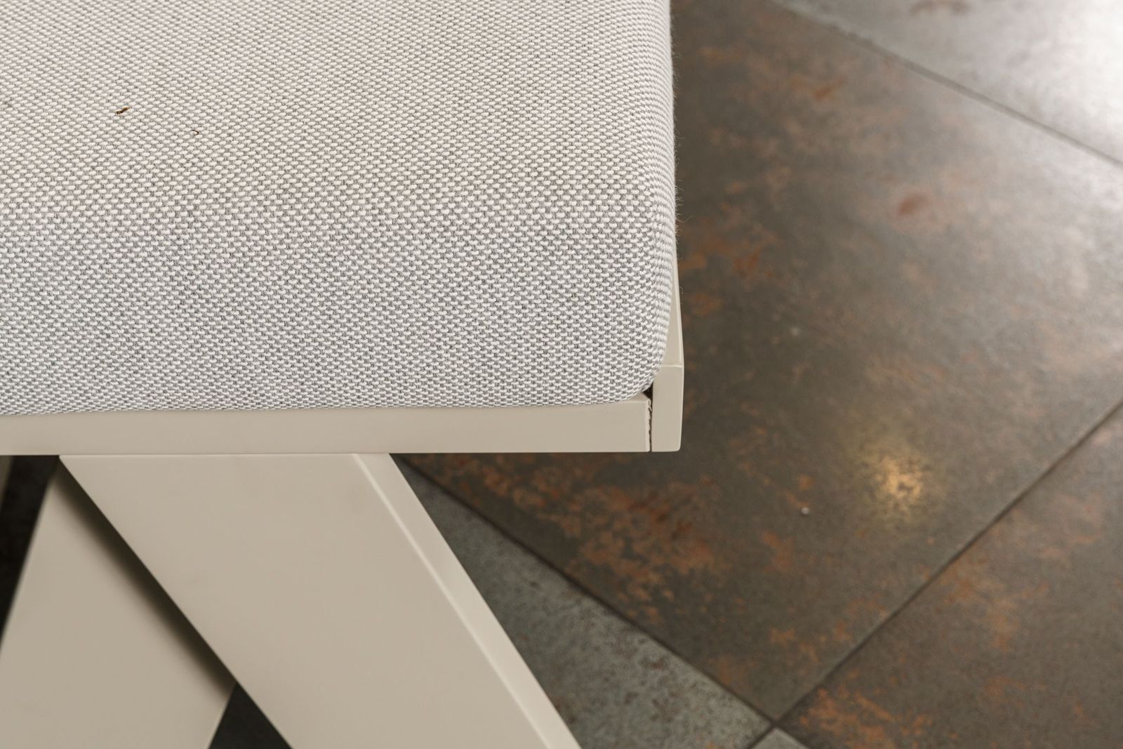 Meridiani Уличная скамья Joi Bench от Meridiani — в интерьере