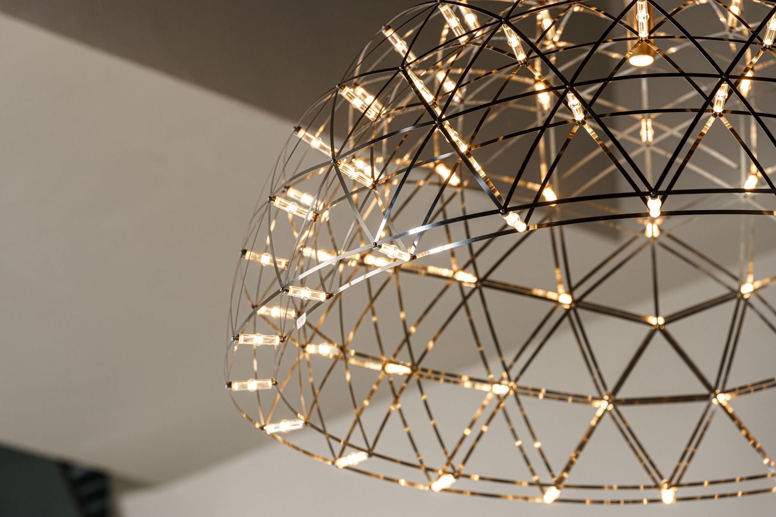 Moooi Подвесной светильник Raimond Dome от Moooi — в интерьере