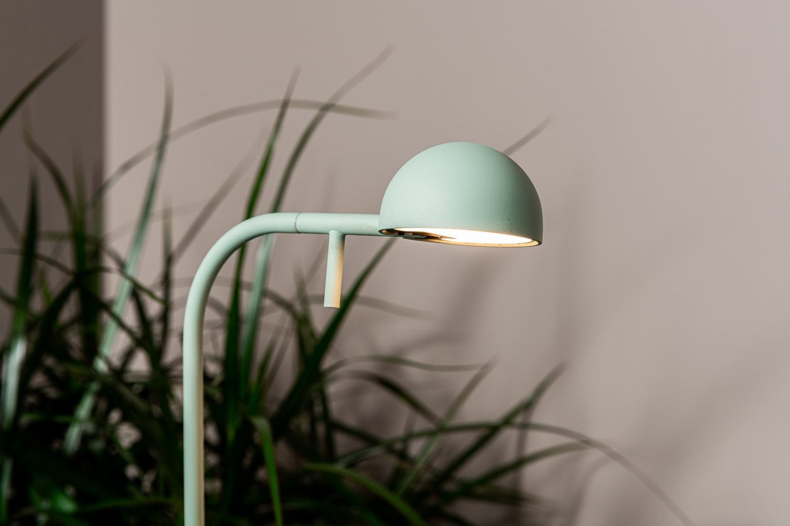 Vibia Торшер Pin 1660 Green от Vibia — в интерьере