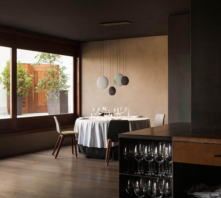 Vibia Подвесной светильник Cosmos 2511 от Vibia — в интерьере