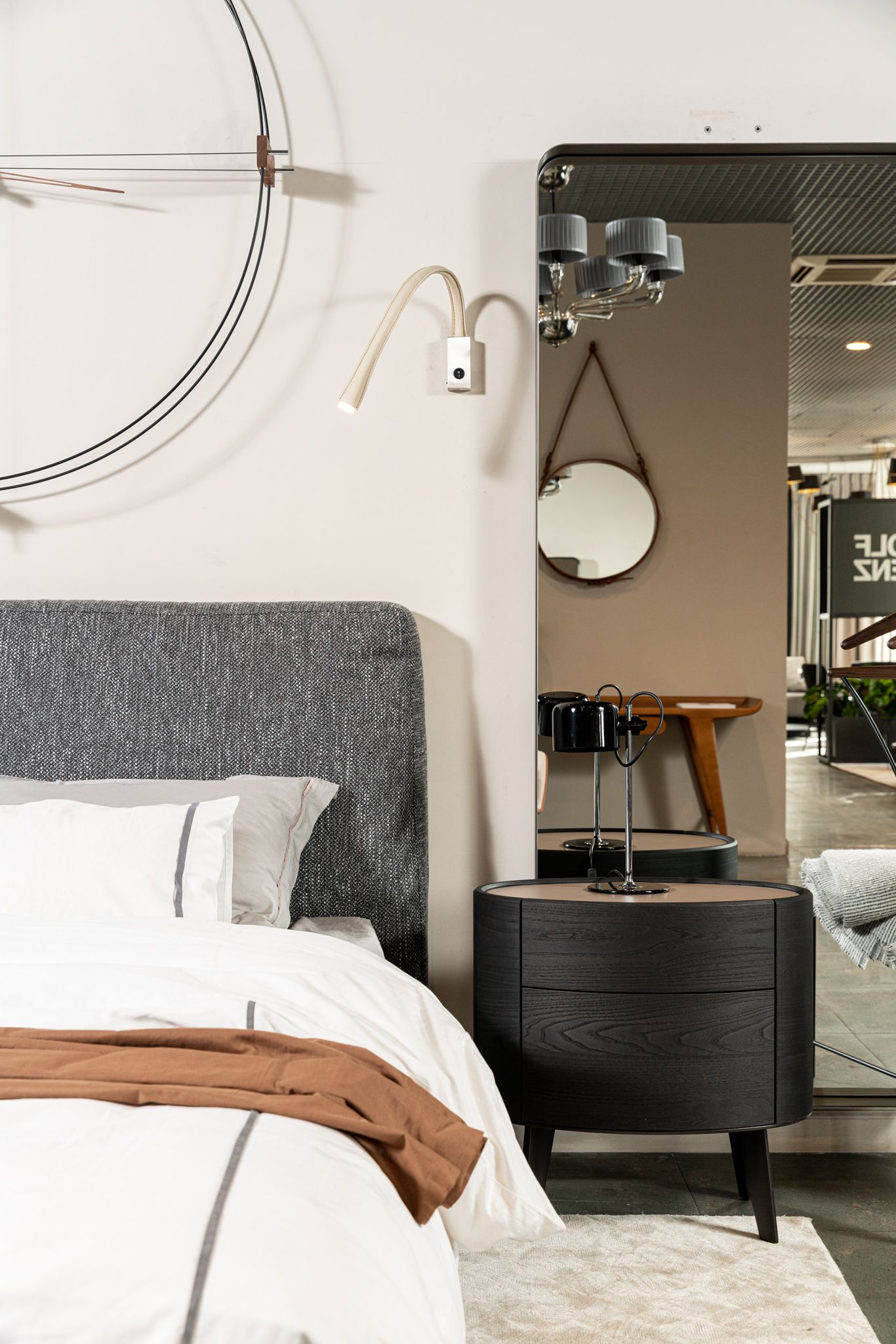 Contardi Бра Flexiled Ap Avorio leather satin nickel от Contardi — в интерьере