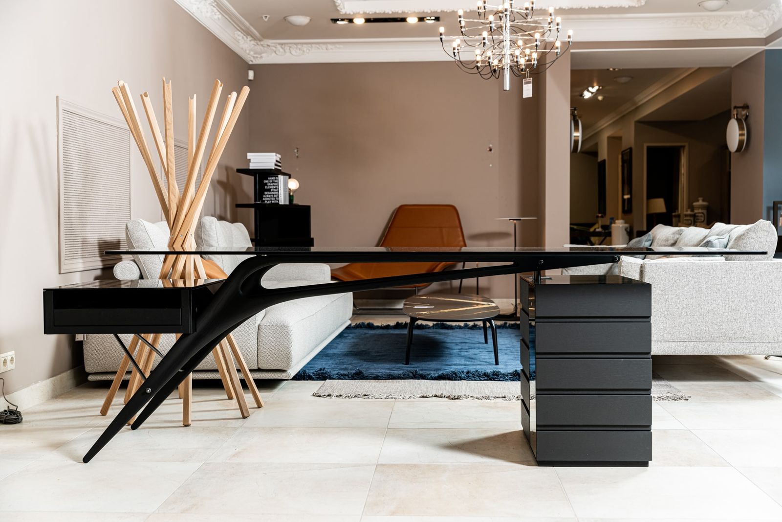 Zanotta Письменный стол Cavour Black от Zanotta — в интерьере