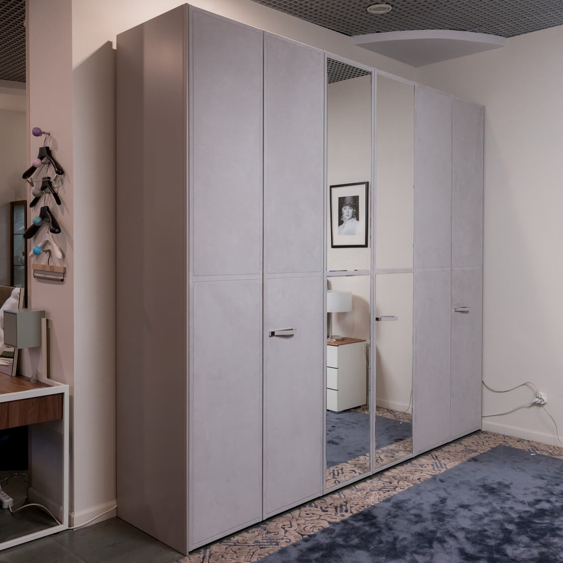 Flou Шкаф 6-ти створчатый от Flou — в интерьере