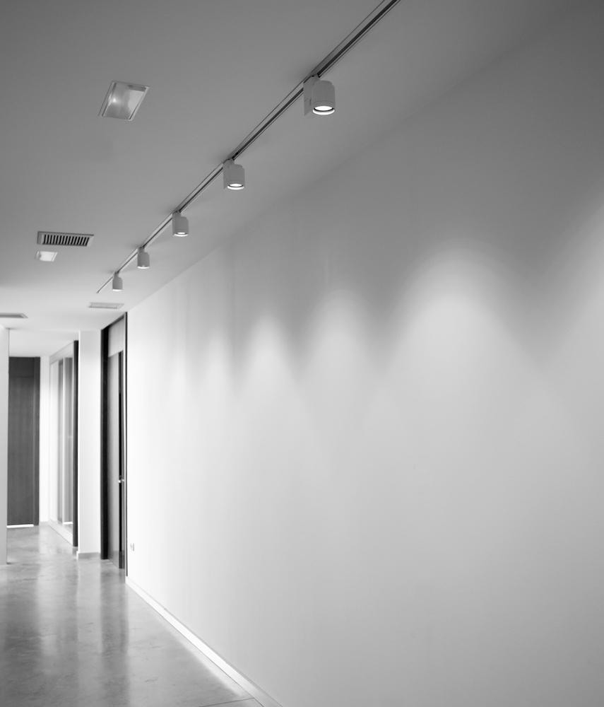 Flos Трековый светильник Pure Spot от Flos — в интерьере