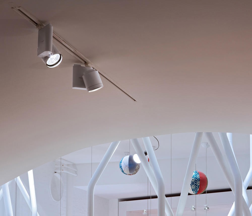 Flos Трековый светильник Pure Spot от Flos — в интерьере