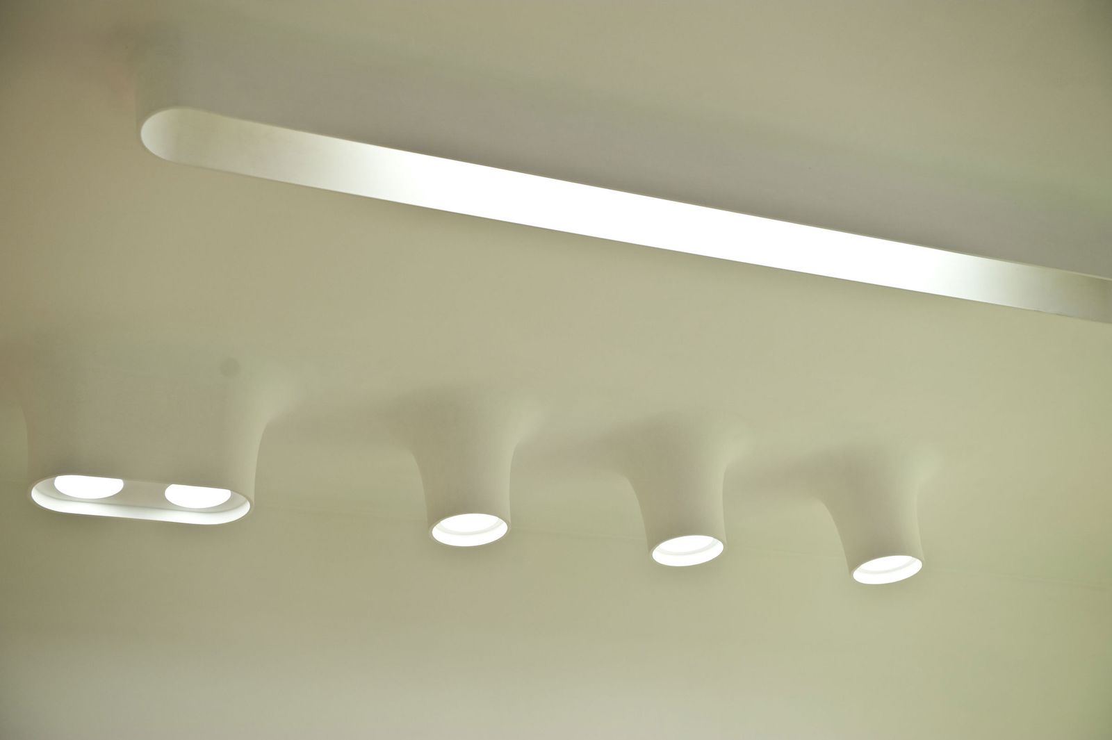 Flos Потолочный светильник Kapprofile от Flos — в интерьере