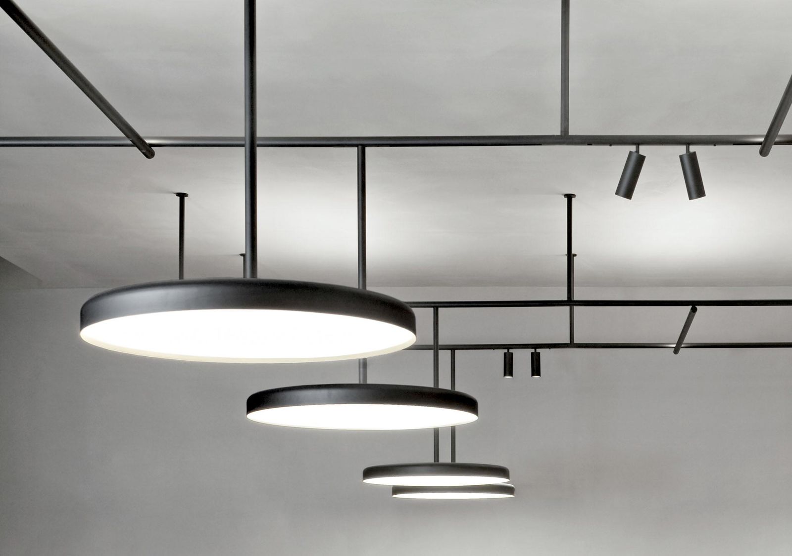 Flos Трековая система Infra-Structure от Flos — в интерьере