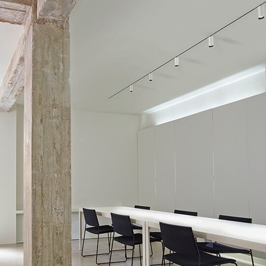Flos Трековый светильник The Tracking Power от Flos — в интерьере