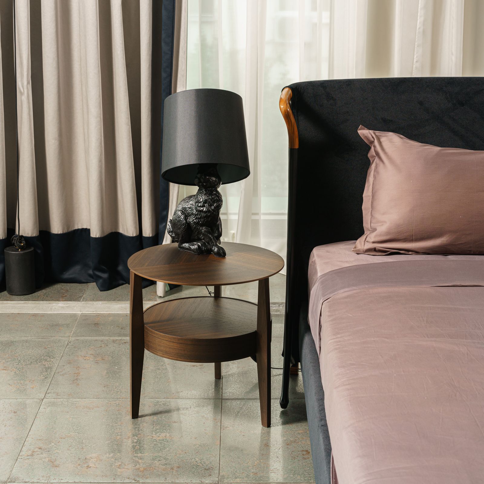 Molteni&C Прикроватный столик с ящиком When Eucalyptus / Oak Black от Molteni & C — в интерьере