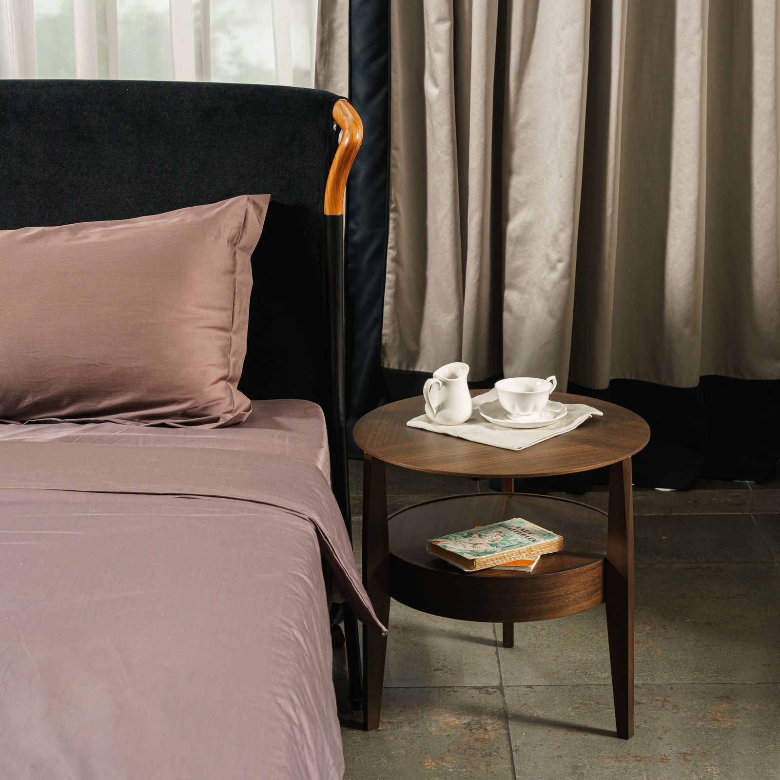 Molteni&C Прикроватный столик с ящиком When Eucalyptus / Oak Black от Molteni & C — в интерьере